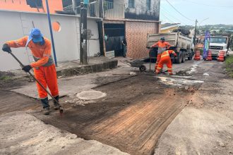 Prefeitura de Manaus amplia recuperação da malha viária na rua 3 do conjunto Manoa