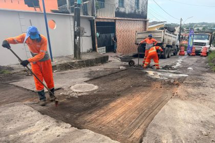 Prefeitura de Manaus amplia recuperação da malha viária na rua 3 do conjunto Manoa