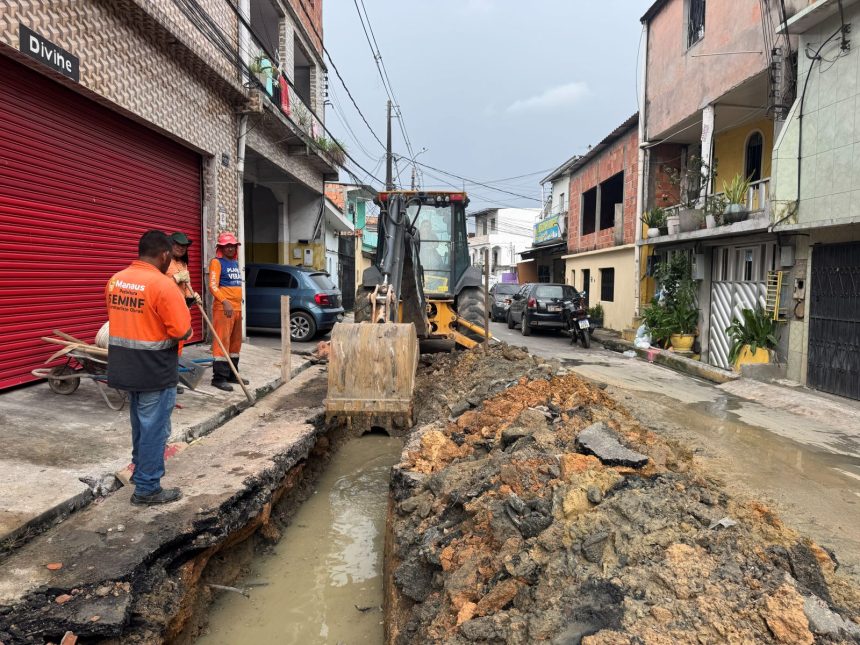 Manaus inicia recuperação da drenagem profunda na rua Senador José Esteves na Compensa 2
