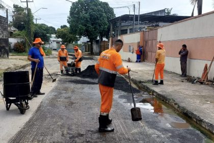 Prefeitura de Manaus avança com manutenção asfáltica na rua Rio Mutuzinho em Armando Mendes