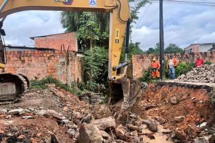 Prefeitura de Manaus amplia sistema de drenagem na rua Almirante Tamandaré para recuperar via no Parque Riachuelo