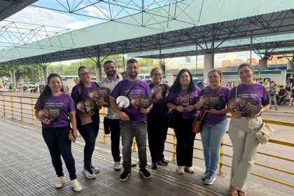 Prefeitura de Manaus realiza ação do Junho Violeta no Terminal de Integração 5 para orientar sobre direitos da pessoa idosa