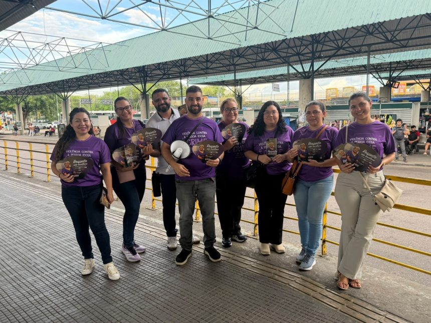 Prefeitura de Manaus realiza ação do Junho Violeta no Terminal de Integração 5 para orientar sobre direitos da pessoa idosa