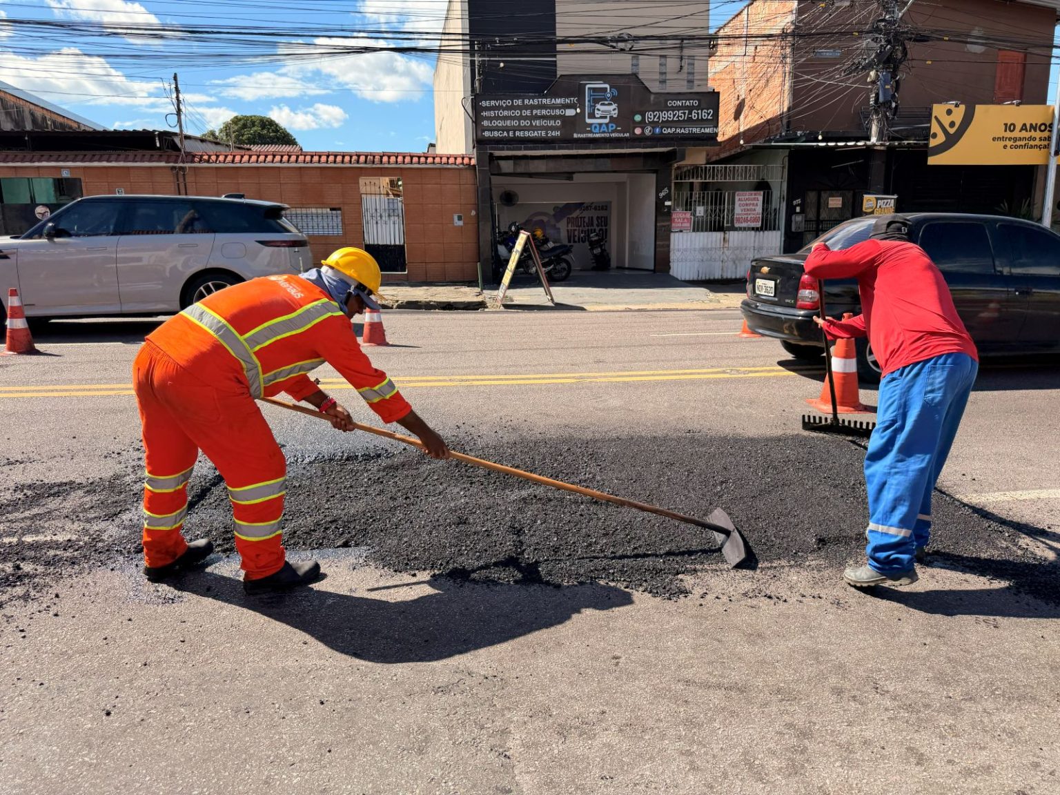 Prefeitura de Manaus amplia operação Tapa-Buracos e recupera avenida Tefé na zona Sul