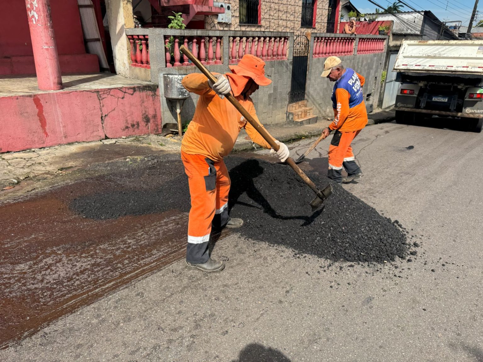 Prefeitura de Manaus intensifica operação Tapa-Buracos em Nova Esperança para recuperar vias e melhorar mobilidade