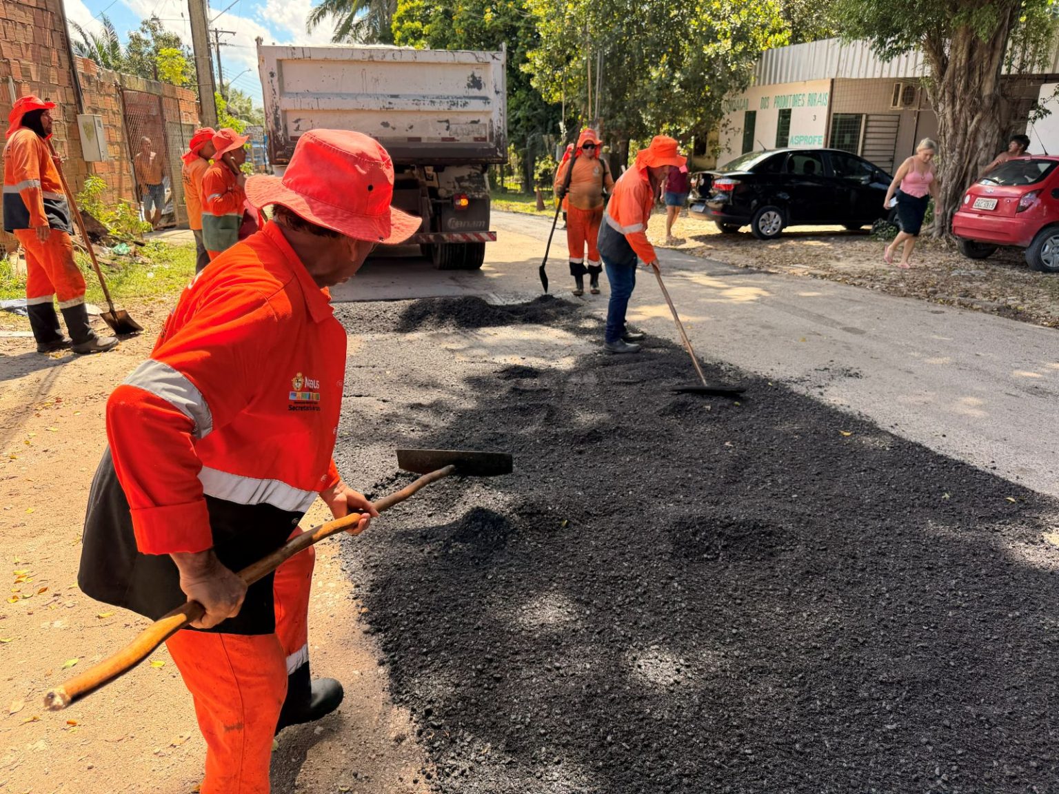 Prefeitura de Manaus amplia manutenção asfáltica na zona Norte e recupera vias da Colônia Terra Nova