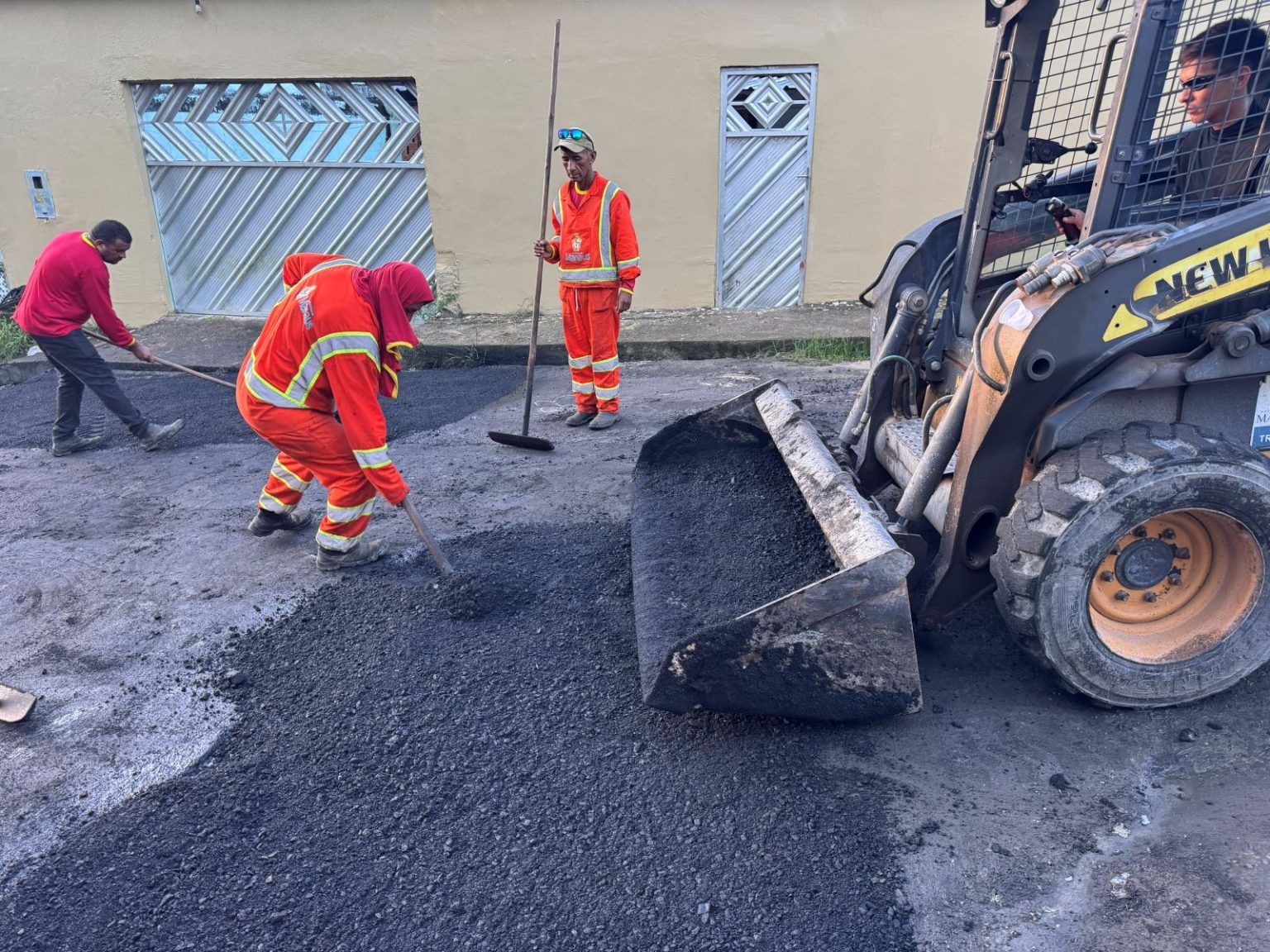 Prefeitura de Manaus realiza recuperação asfáltica na rua Moisés para melhorar mobilidade e segurança na Colônia Terra Nova