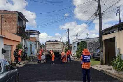 Prefeitura de Manaus realiza manutenção asfáltica na rua 7 do conjunto Cidadão 10 para recuperar trecho da malha viária