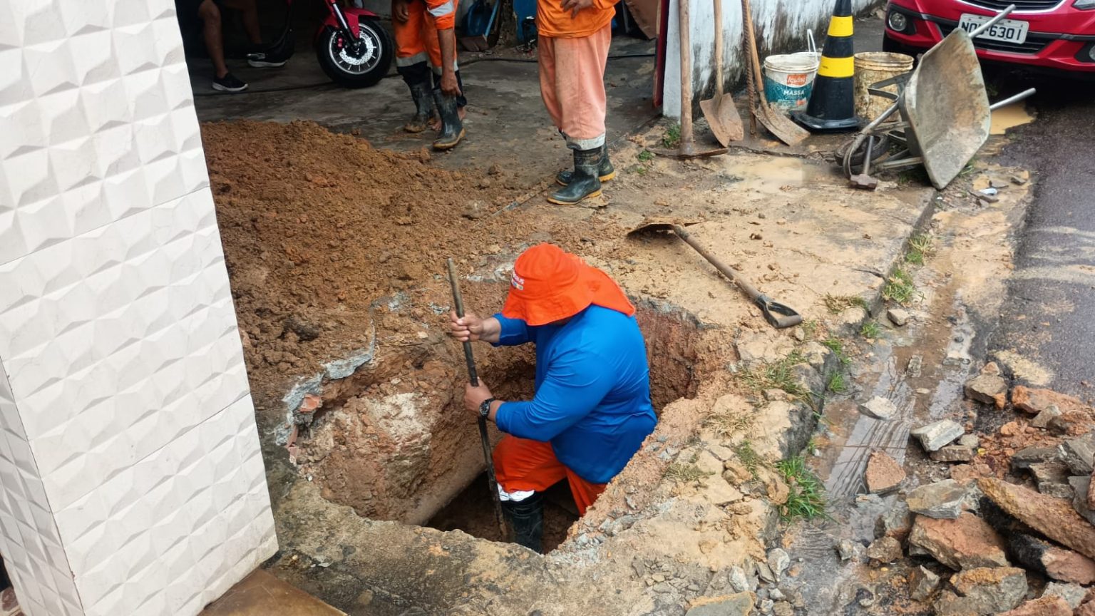 Manaus intensifica recuperação da drenagem profunda e calçada na rua José Augusto de Queiroz