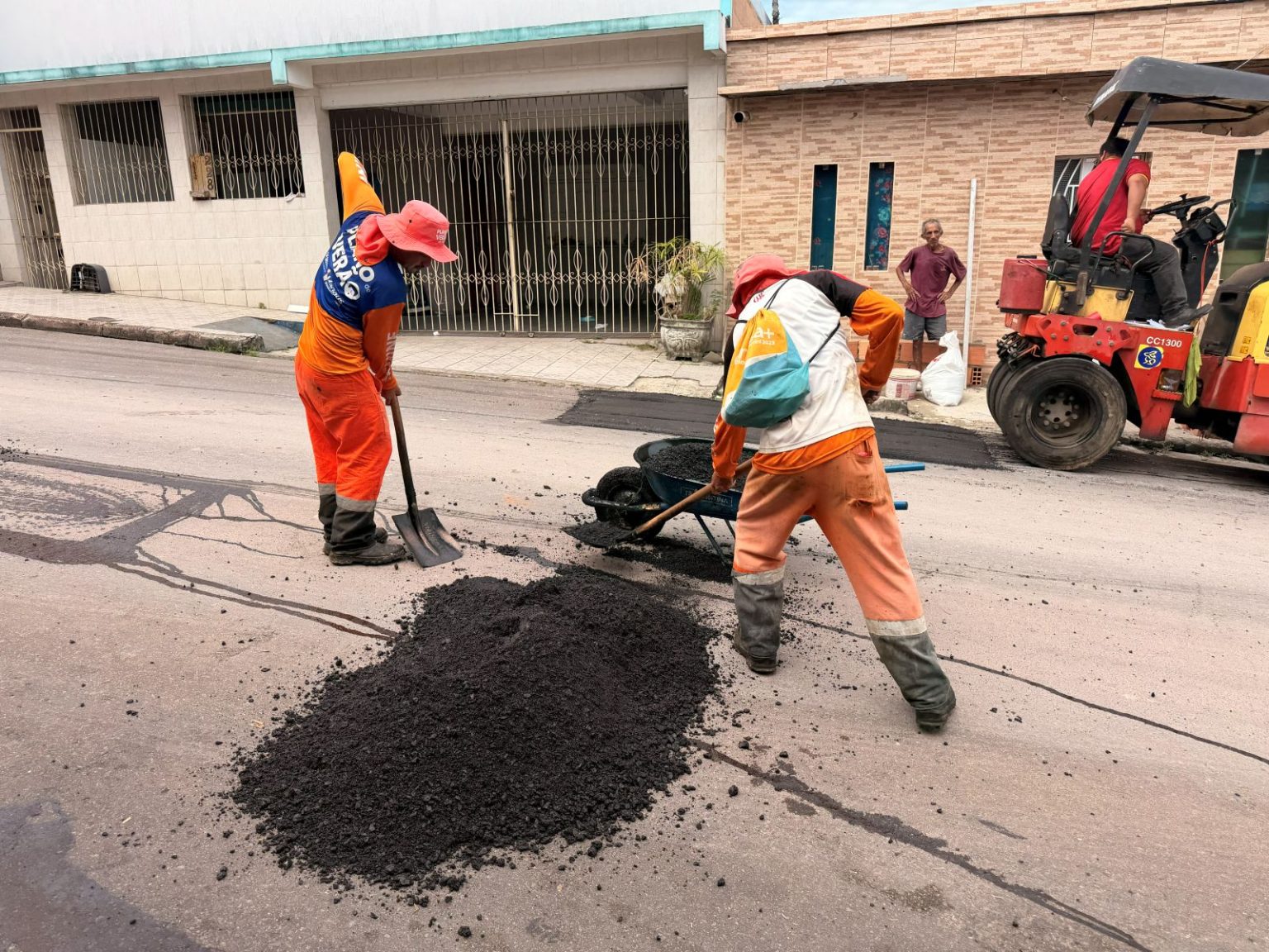 Prefeitura de Manaus realiza recuperação asfáltica na rua Dalmir Câmara e melhora mobilidade no São Jorge