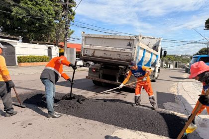 Prefeitura de Manaus implanta lombadas na Avenida Via Láctea para reduzir velocidade e reforçar segurança viária no Aleixo