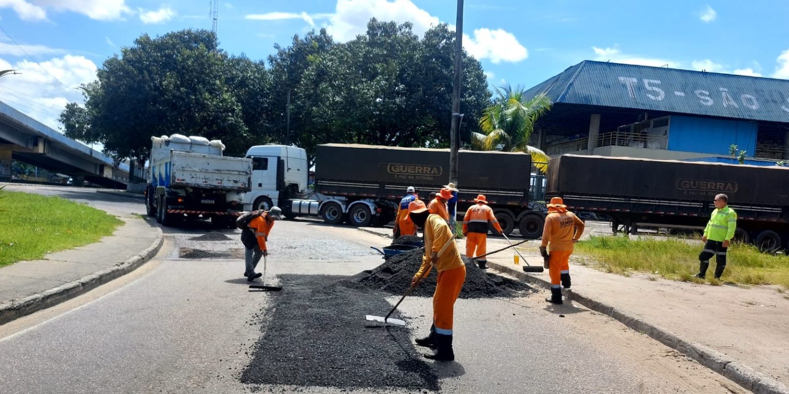 Prefeitura de Manaus realiza manutenção asfáltica na avenida Autaz Mirim para melhorar mobilidade na zona Leste