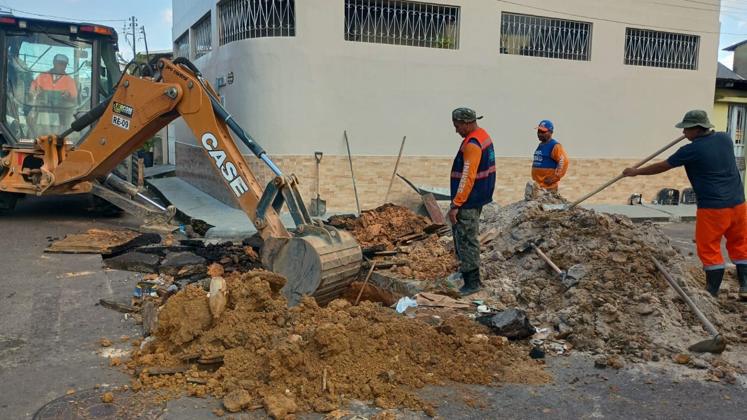 Prefeitura de Manaus realiza recuperação da drenagem na rua 37 esquina com rua 23 no Lírio do Vale 2