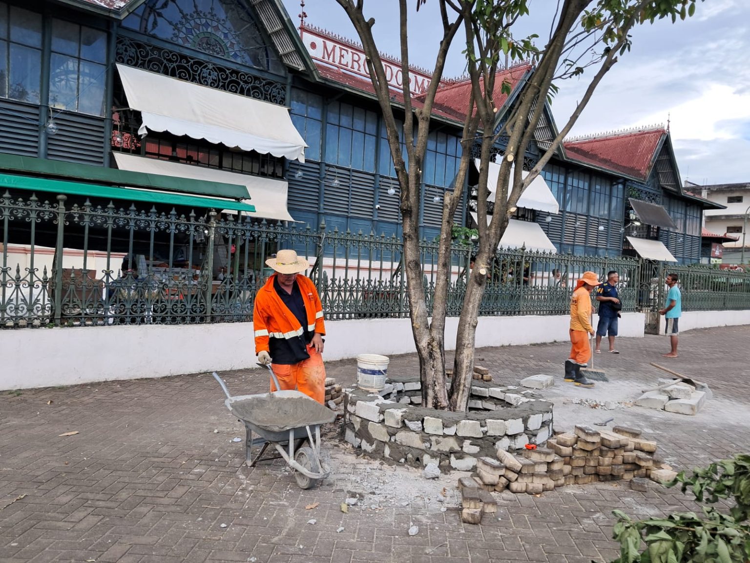Prefeitura de Manaus intensifica revitalização do Mercado Adolpho Lisboa para as comemorações dos 143 anos