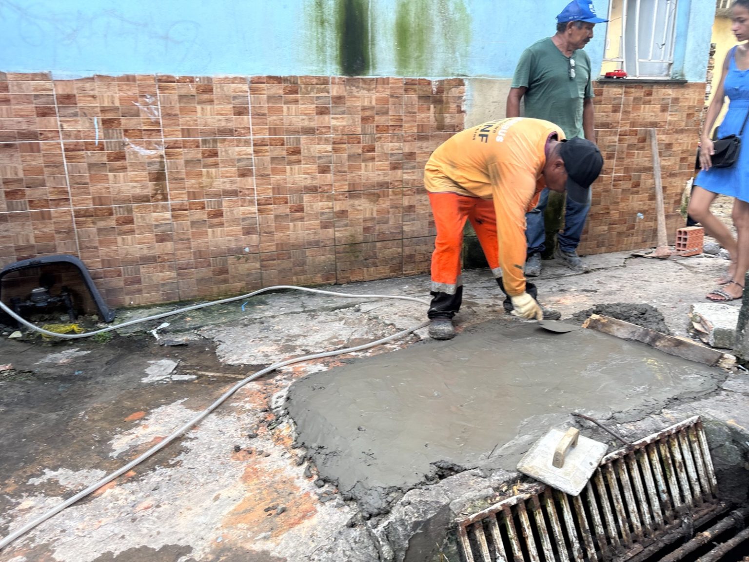 Manaus recupera sistemas de drenagem na rua Pantanal e reforça infraestrutura urbana no Compensa