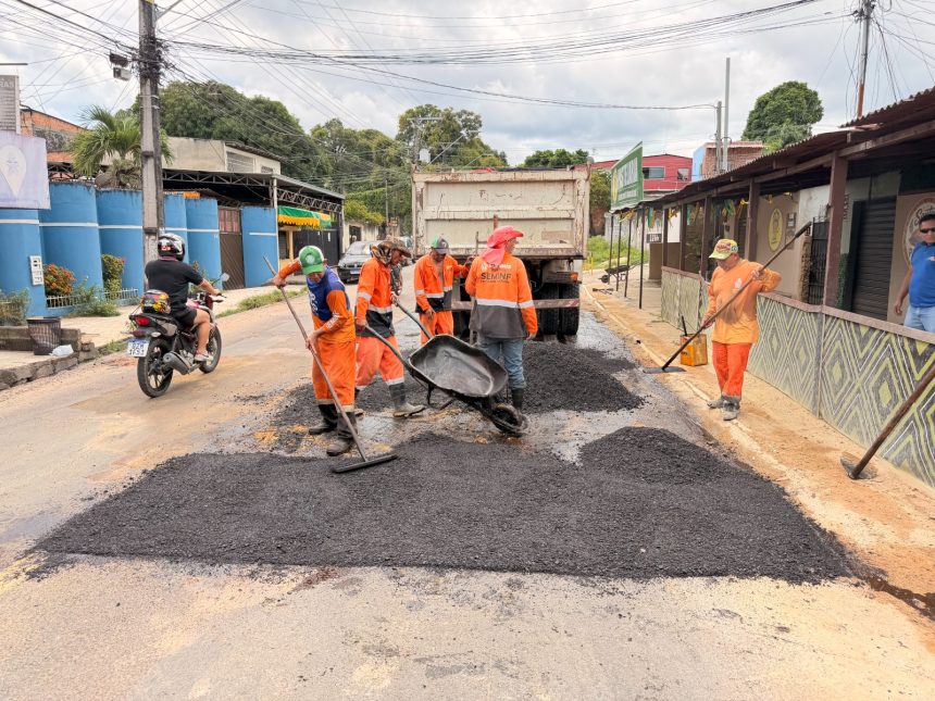 Prefeitura de Manaus realiza manutenção asfáltica na rua Benjamin Constant em Petrópolis para melhorar trafegabilidade
