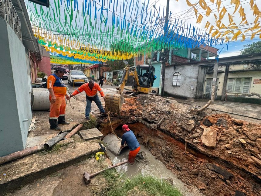 Prefeitura de Manaus recupera rede de drenagem profunda na rua São José após obstrução por resíduos sólidos
