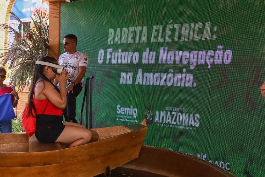 Semig apresenta rabeta elétrica e realidade virtual no 59º Festival Folclórico de Parintins para demonstrar energia limpa