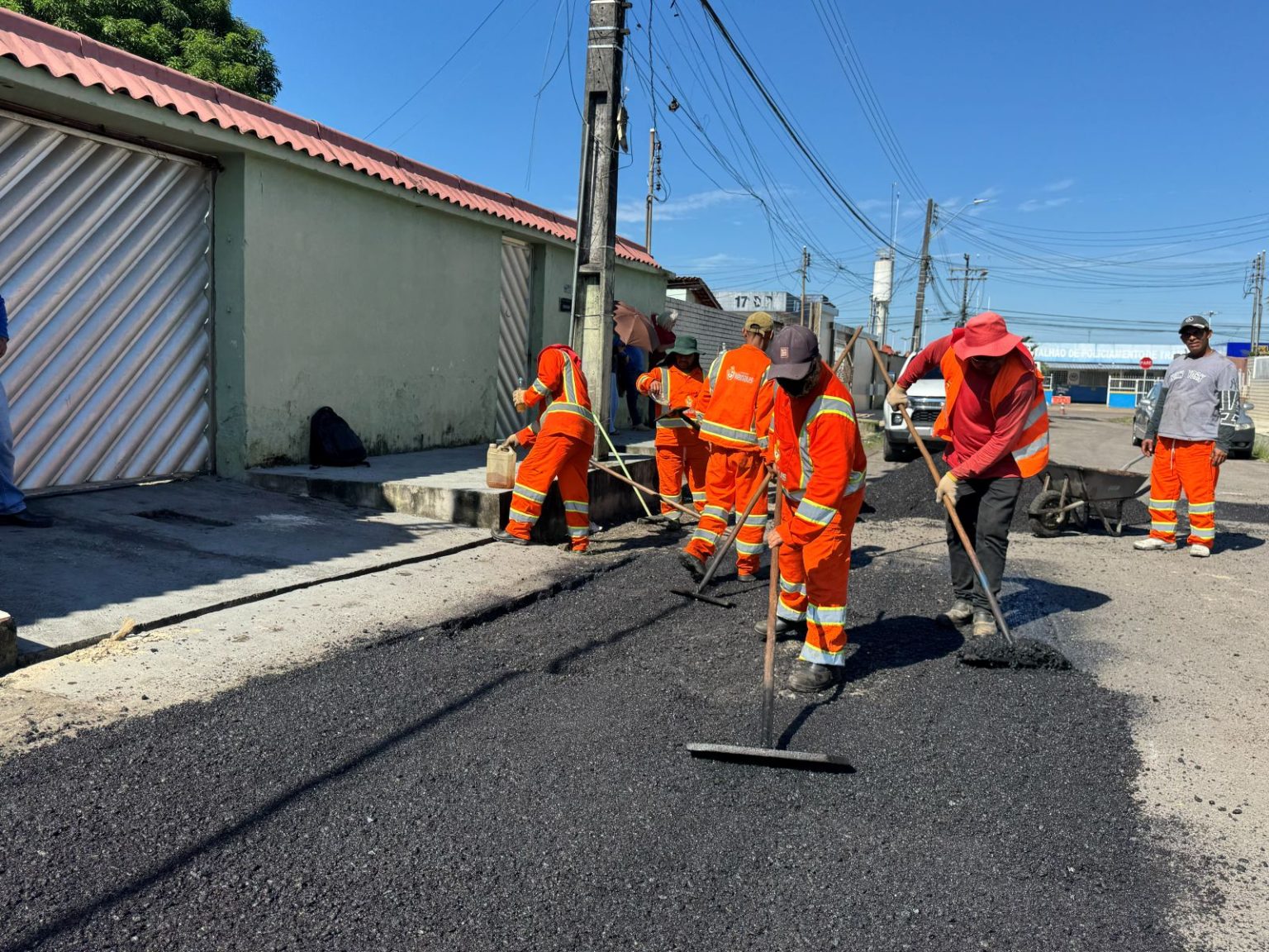 Prefeitura de Manaus intensifica operação Tapa-Buracos na zona Centro-Oeste e recupera vias do bairro Redenção