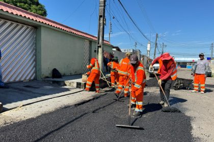 Prefeitura de Manaus intensifica operação Tapa-Buracos na zona Centro-Oeste e recupera vias do bairro Redenção