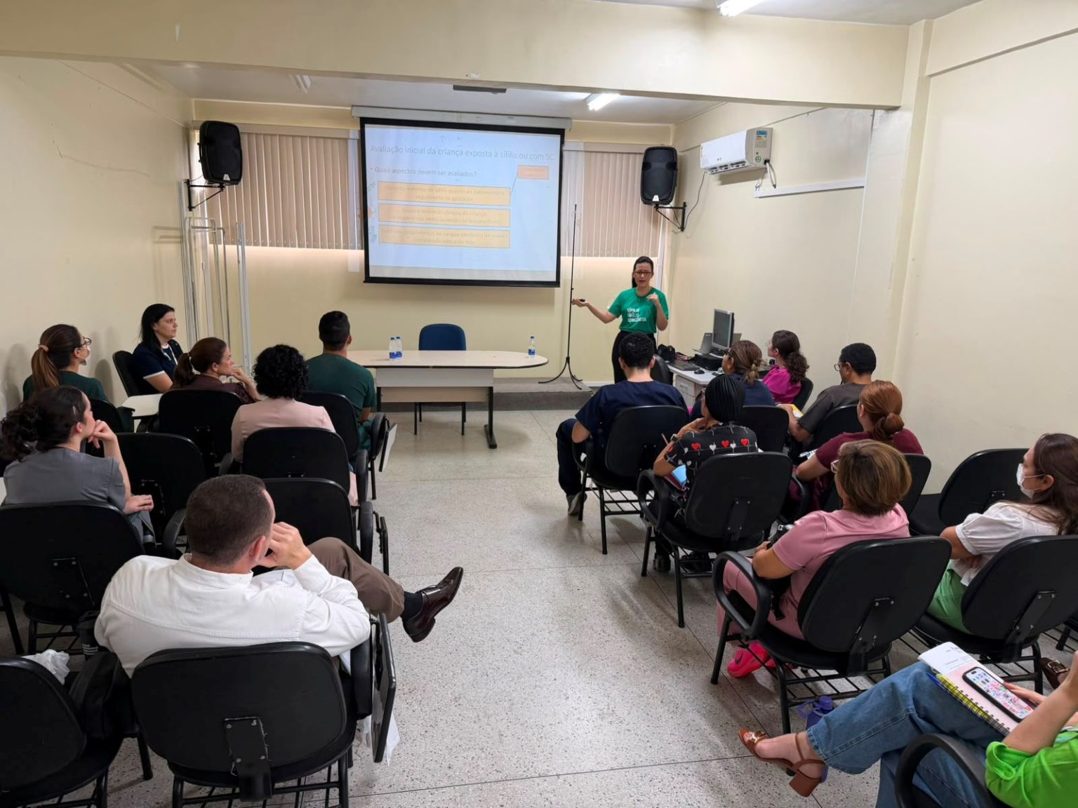 Maternidade Dr. Moura Tapajóz atualiza equipe sobre sífilis congênita e prevenção da transmissão vertical