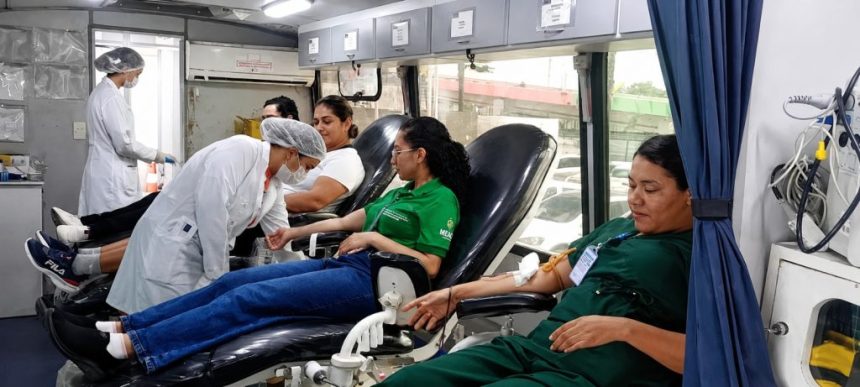 HPS Platão Araújo e Hemoam realizam mobilização para doação de sangue com Vampirão em Manaus para reforçar estoques