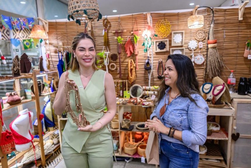 Thaisa Cidade visita Shopping do Artesanato e Economia Solidária e destaca geração de renda para artesãos do Amazonas