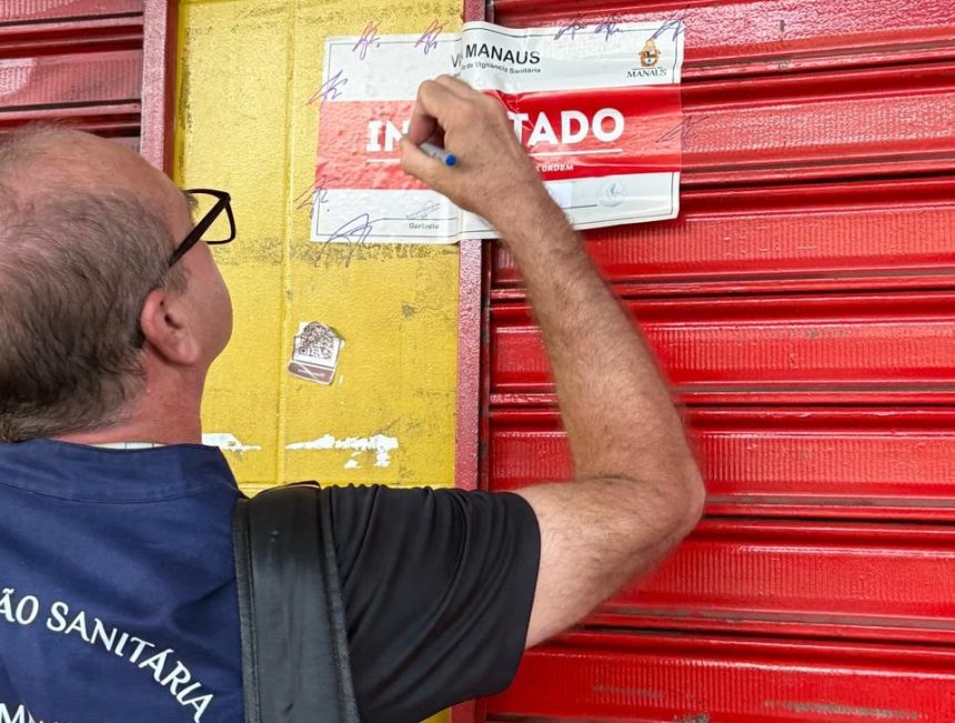 Prefeitura de Manaus determina interdição de supermercado por irregularidades sanitárias e apreensão de 10,2 toneladas