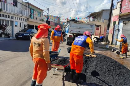Recuperação asfáltica avança na rua Thomas Edson em Nova Esperança e amplia manutenção viária em Manaus