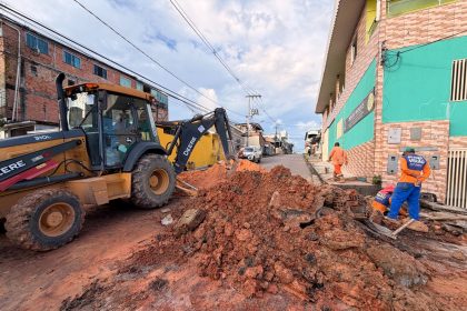 Prefeitura de Manaus executa recuperação da rede de drenagem na rua Dalmir Câmara para prevenir alagamentos e danos