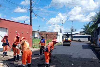 Prefeitura de Manaus realiza manutenção asfáltica na rua Paraná do Curari e amplia ações de infraestrutura na zona Oeste
