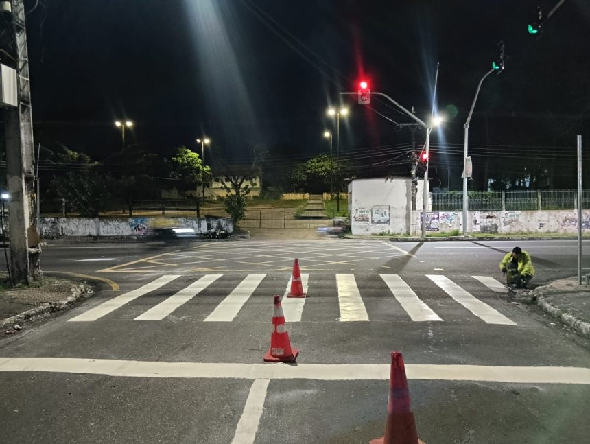 Prefeitura de Manaus reforça sinalização viária em corredores das zonas Norte, Sul, Oeste e Centro-Sul