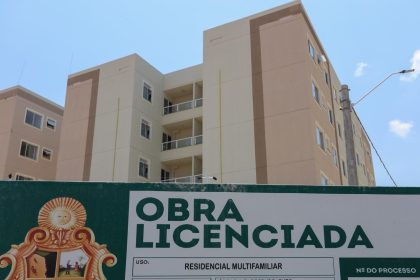 Prefeitura de Manaus reforça obrigação de placa de obra em canteiros de construção no município