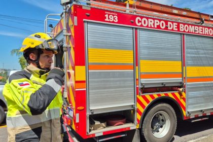 Bombeiros do Amazonas realizam treinamento para combate a incêndios em área de difícil acesso em Manaus
