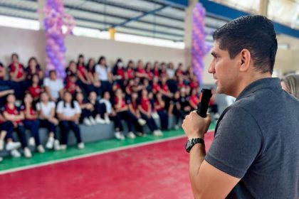 Governo do Amazonas leva curso de defesa pessoal feminina para 100 alunas em escola da zona sul de Manaus