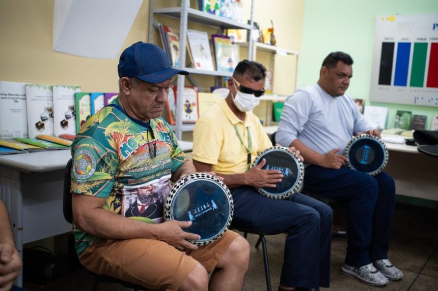 Minicurso de derbak para pessoas com deficiência visual terá apresentação no Largo de São Sebastião durante fórum estadual