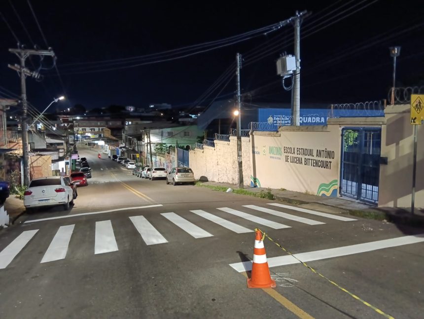 Prefeitura de Manaus intensifica sinalização viária em diversos bairros para ordenar o trânsito e proteger pedestres