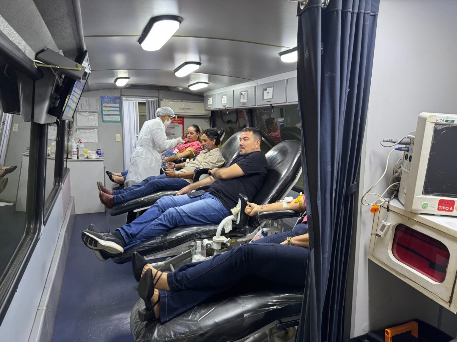 Prefeitura de Manaus promove doação de sangue entre servidores em ação para reforçar estoques nos bancos de sangue