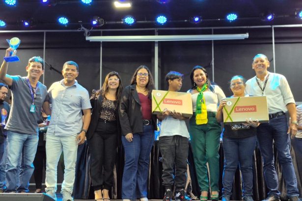 Prefeitura de Manaus encerra 19ª Olimeja e premia estudantes da EJA com notebooks e tablets