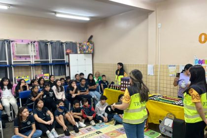 Trânsito na Escola leva educação sobre regras de trânsito a alunos do ensino fundamental em Manaus