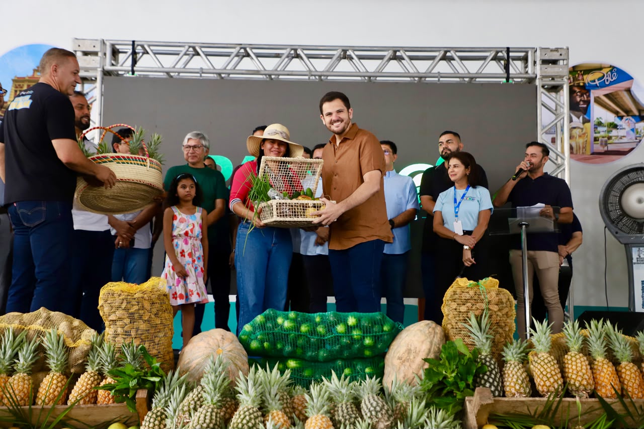 Prefeitura de Manaus entrega oito toneladas pelo PAA a 2.600 famílias e anuncia dobrar investimento municipal