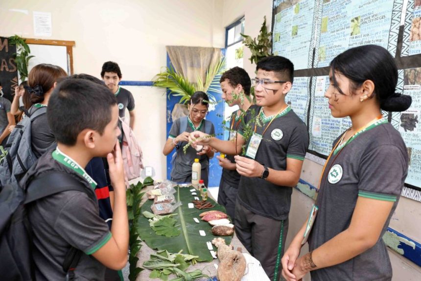 Feira cultural mobiliza mais de 800 estudantes da Escola Estadual Osmar Pedrosa em Manaus