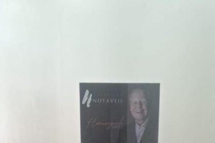 Exposição fotobiográfica reúne mais de 80 retratos no Palácio da Justiça em Manaus até 30 de junho