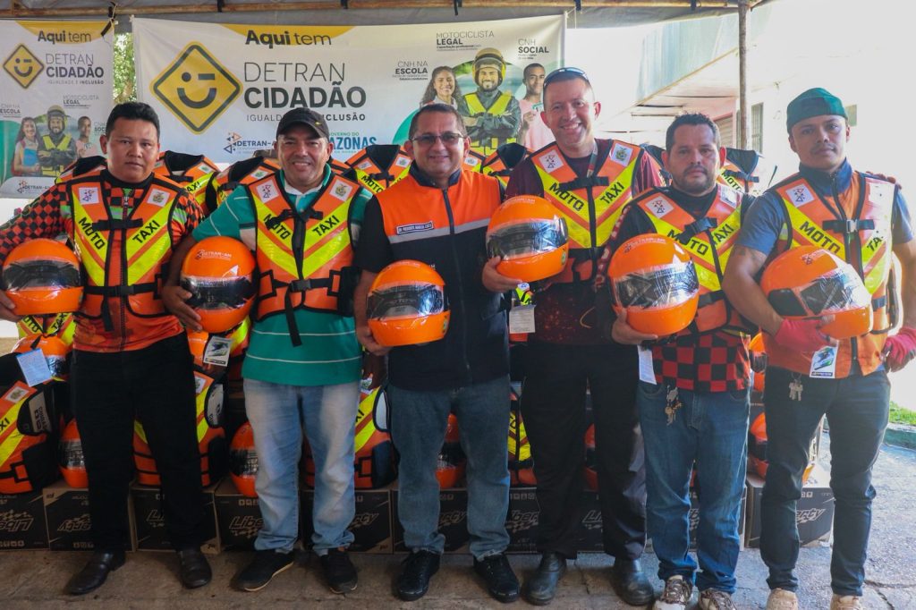 Detran-AM entrega 295 kits de segurança a mototaxistas e registra 261 atendimentos em Iranduba durante ação do Governo Presente