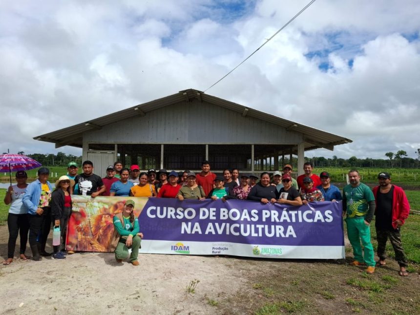 Idam capacita 36 agricultores familiares em boas práticas na avicultura em São Sebastião do Uatumã