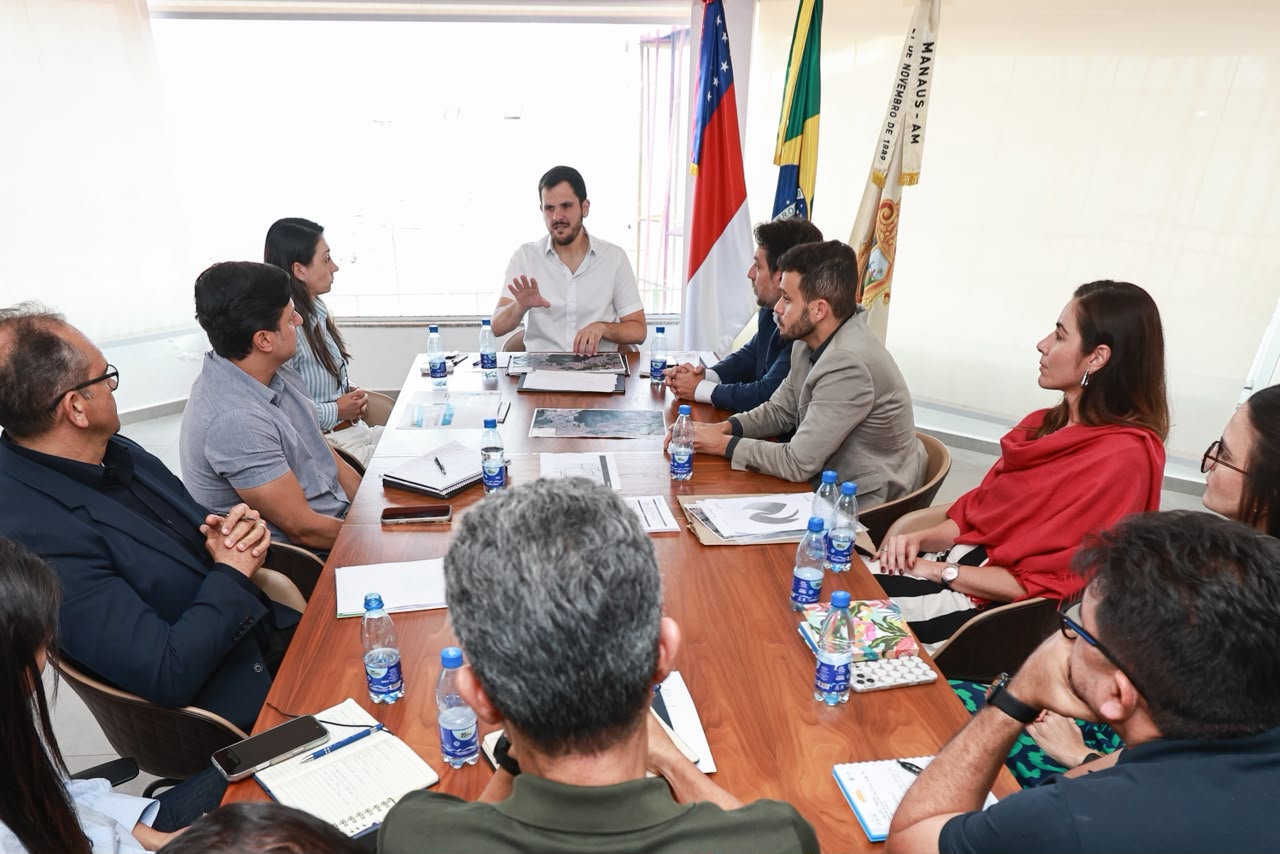 Prefeito Renato Junior cobra eficiência nas obras em manaus e pressiona Energisa por melhorias