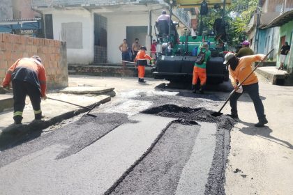 Prefeitura de Manaus executa recapeamento asfáltico na rua Sea Réis, no Parque 10 de Novembro