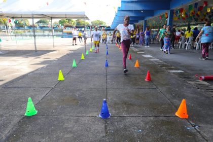Gincana Violeta reúne cerca de 400 idosos em programação de conscientização no São Lázaro, Manaus