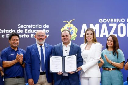 Governo do Amazonas anuncia investimentos em infraestrutura escolar e distribuição de fardamentos e kits para a rede pública