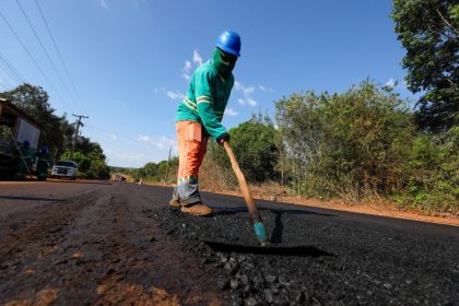 Governador Roberto Cidade assina ordem de serviço e retoma pavimentação em Barcelos com R$ 12,1 milhões